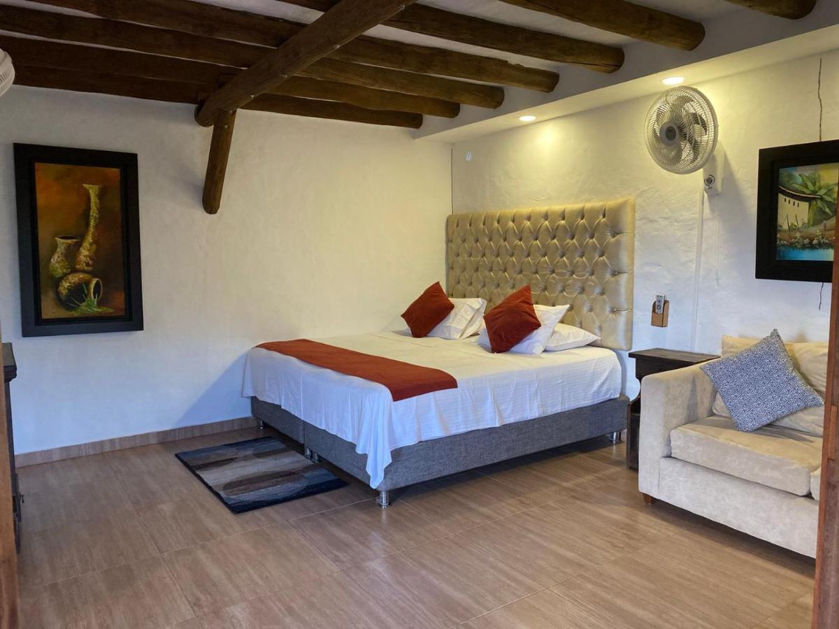 Hotel Y Santos De Piedra